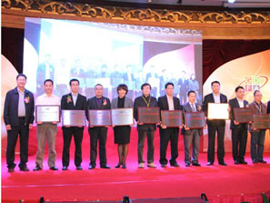 遠夢榮獲“2012十大特許經營品牌”獎