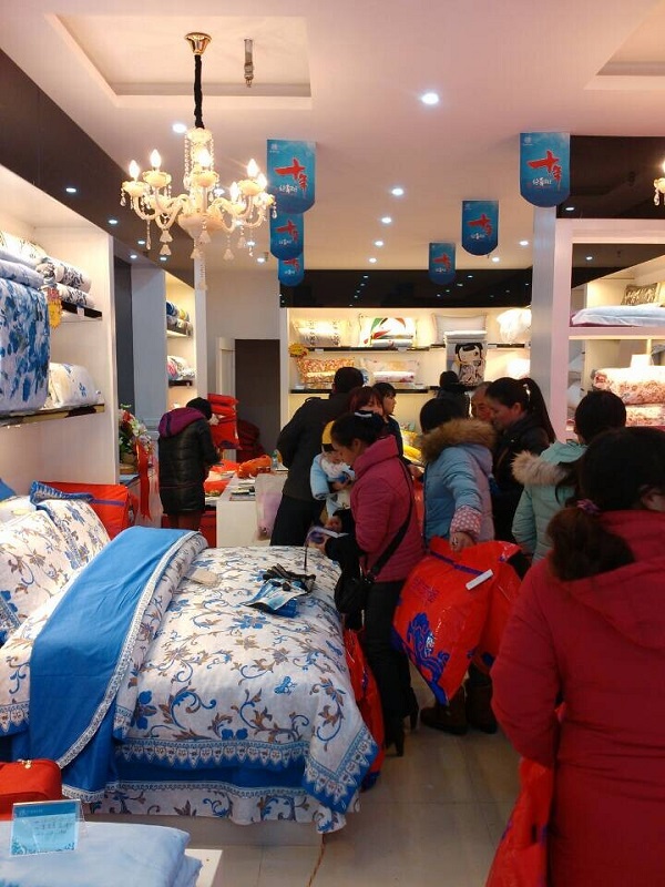 江西余江雨蘭專賣開業(yè) 綻放出夢幻般青花傳奇